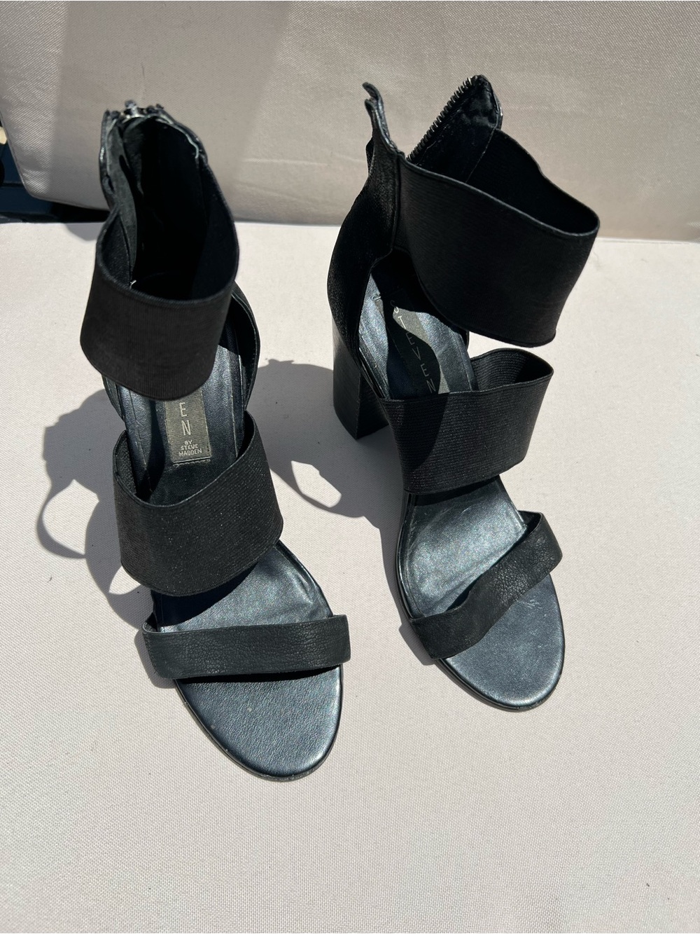 Steve Madden Black Triple Strap Block Heel Sandals Sz 8